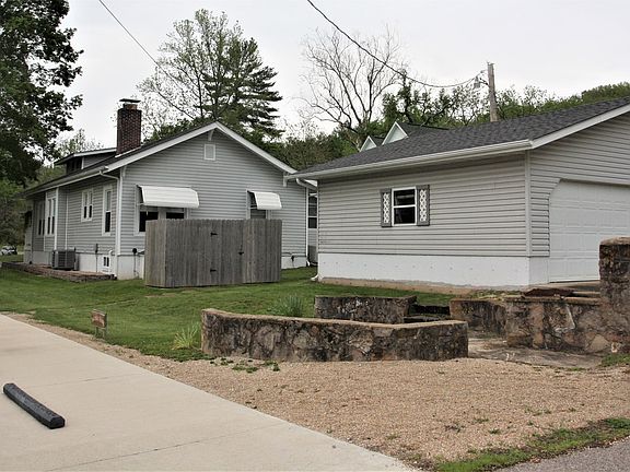 5th image of 202 S Spring St