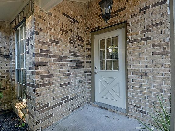 3rd image of 2903 Valley Rose Dr