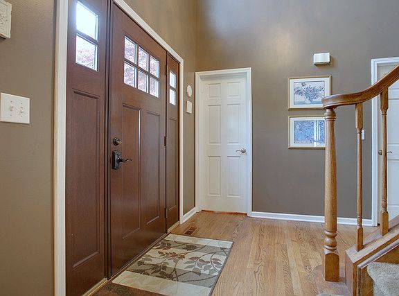 2nd image of 880 W Trl N