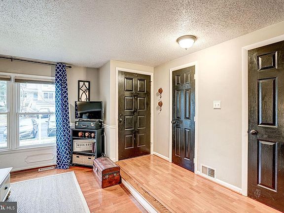 Foyer - Overhead Lighting