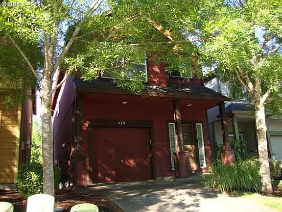 2nd image of 460 SE Heathcliff Ln
