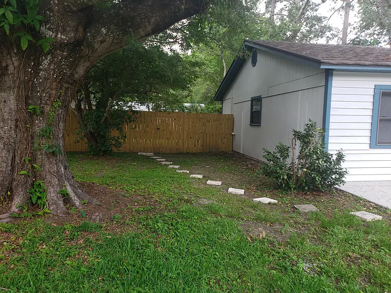 NW 36th Ave — Photo 3