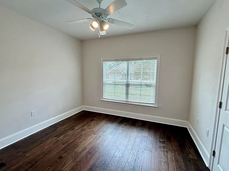1282 Prairie View Ln — Photo 13