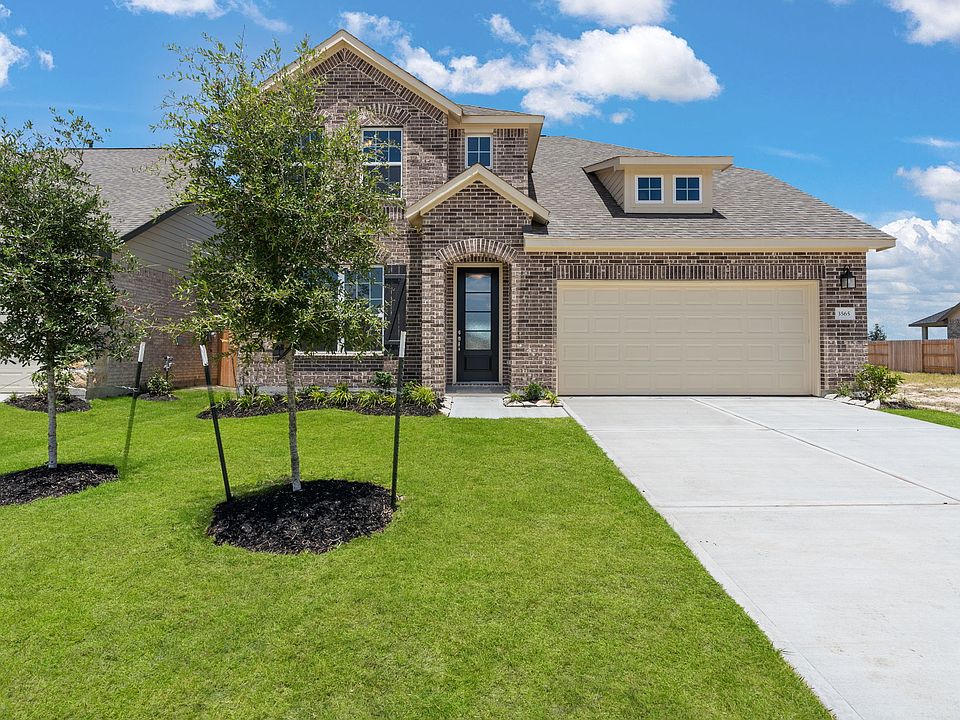Welcome home to 3565 Cherrybark Gable located in Meadows at Imperial Oaks and zoned to Conroe ISD.