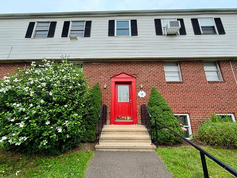18 Fairview Dr #3 — Photo 1
