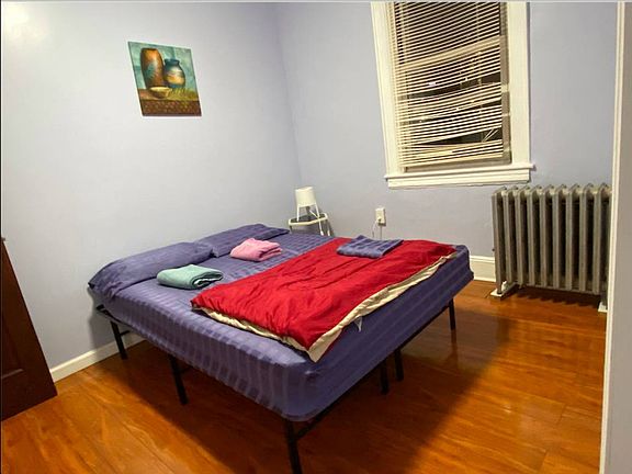 5th image of 2401 37th Ave #1F