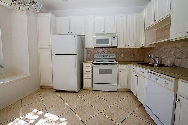 2nd image of 7730 Woodbrook Cir APT 4