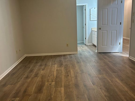 4th image of 1331 Brockton Way