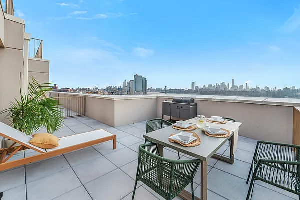 Rented by Quay Plaza LLC | media 23