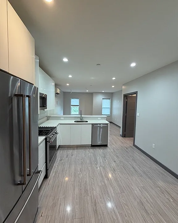 145 Newbury Ave #11