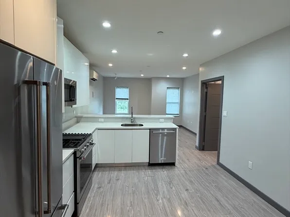 145 Newbury Ave APT 11, Quincy, MA 02171