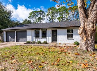 3426 E Meadow Ln, Dickinson, TX 77539