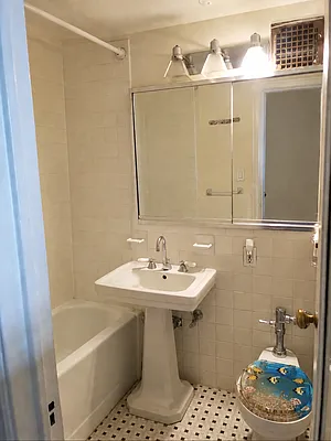 Bathroom, photo 1