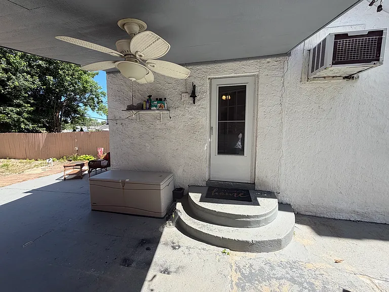 Entrance from side yard back into kitchen