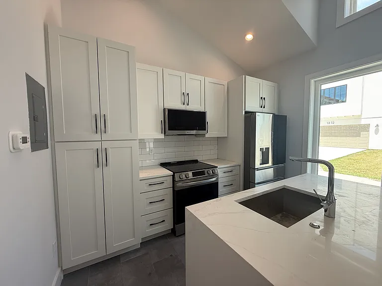 119 12th Ave N #102 — Photo 10