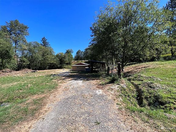 3rd image of 76 28th Ave S