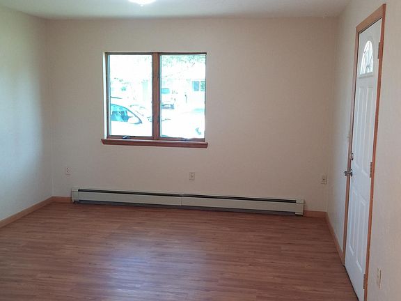 First floor bonus room for play area, office or excercise equipment.