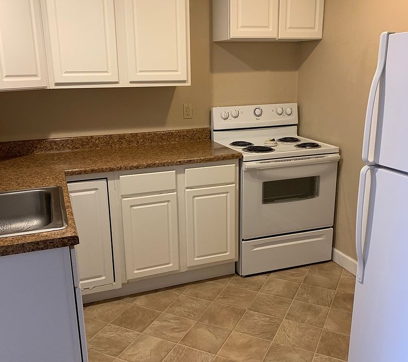2nd image of 456 High St APT 20