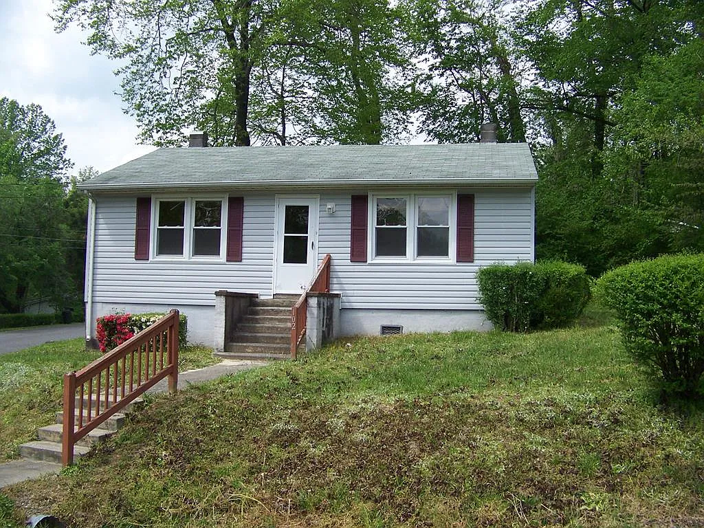 102 3rd St photo 1