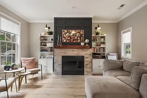 10816 Meriwether Ln — Photo 3