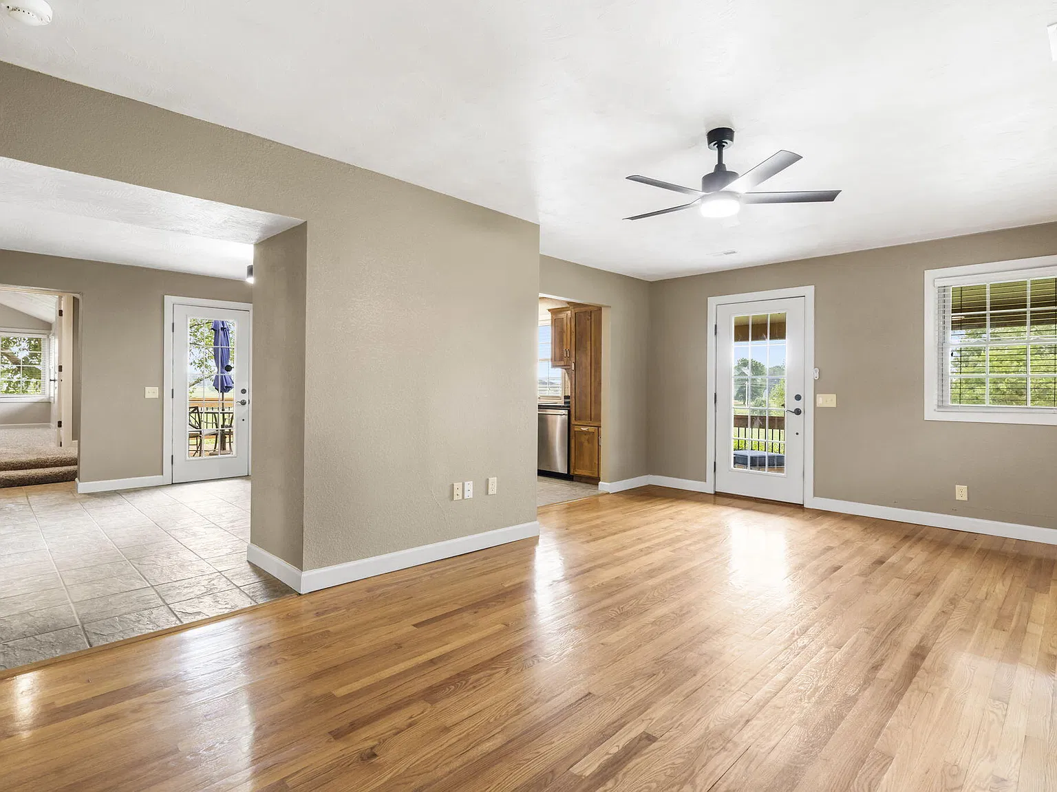 4 bed, 4.0 bath, 2209 sqft, $2,195 — Photo 4