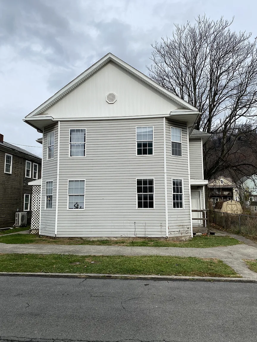 175 Mozelle St photo 1