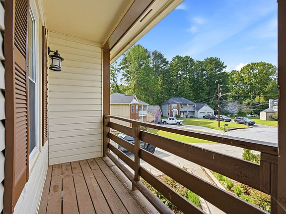 3rd image of 120 Hodge Dr