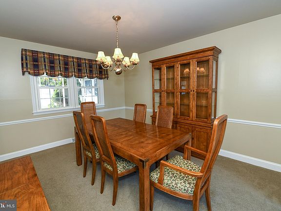 5th image of 2 W Georgianna Dr
