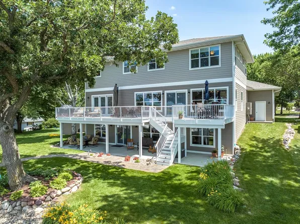 15195 Weather End Dr, Spirit Lake, IA 51360