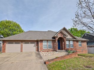 605 S Oak Ave, Tahlequah, OK 74464