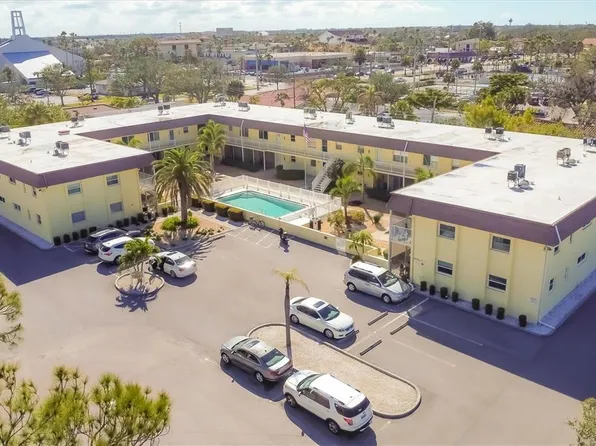 409 Manatee Ct APT 104, Venice, FL 34285