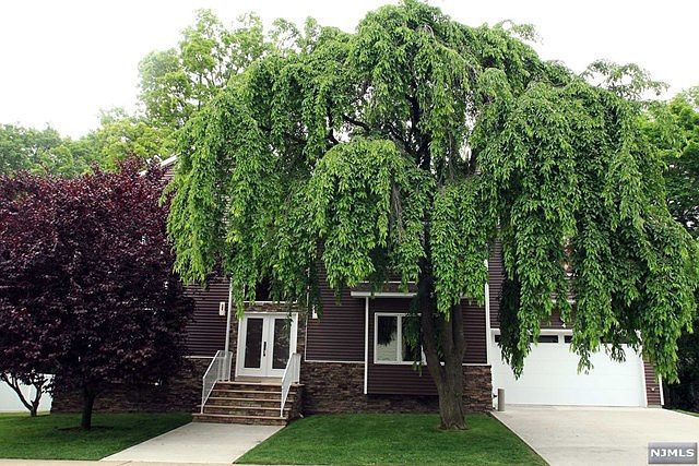 1st image of 4 Palisade Ave