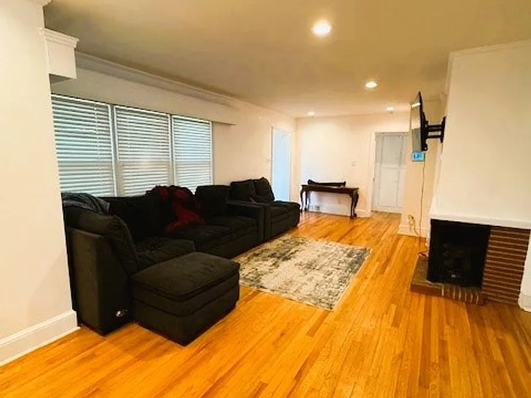 405 N Holden Rd — Photo 8