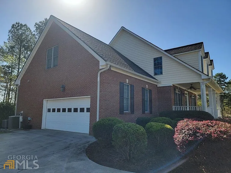 125 Farmington Dr — Photo 3