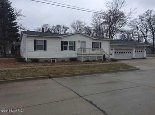 2011 Letart Ave, Muskegon, MI 49441