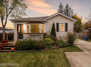 5809 Berkley Dr, Waterford, MI 48327