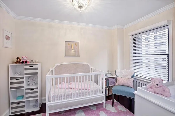 Sold by R New York | media 9