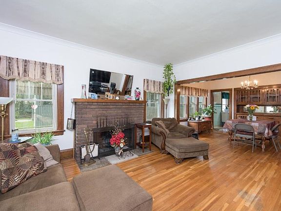 4th image of 3915 Fremont Ave N