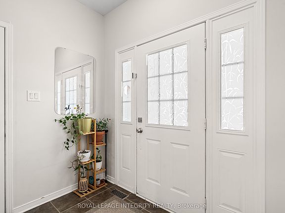 2nd image of 407 Celtic Ridge Cres