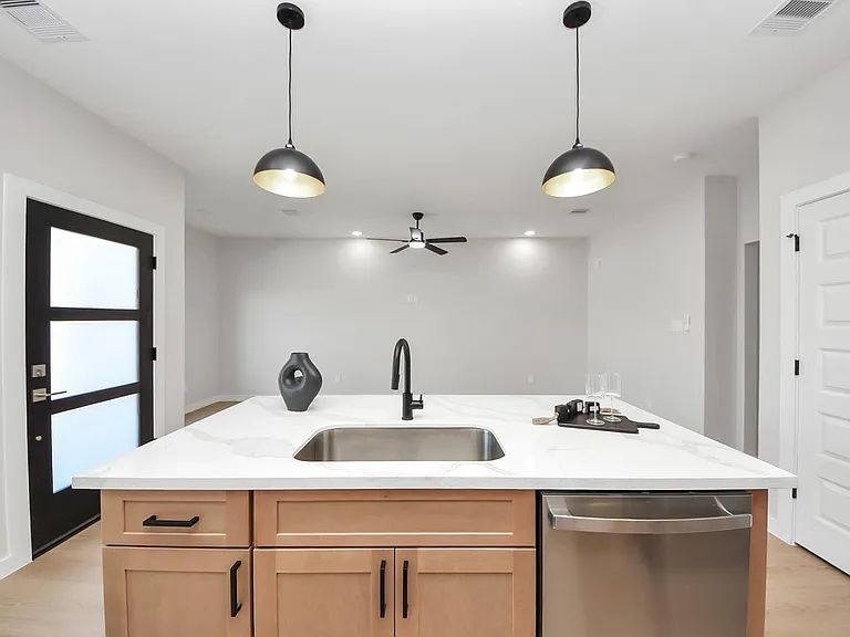 9824 Nedwald St — Photo 24