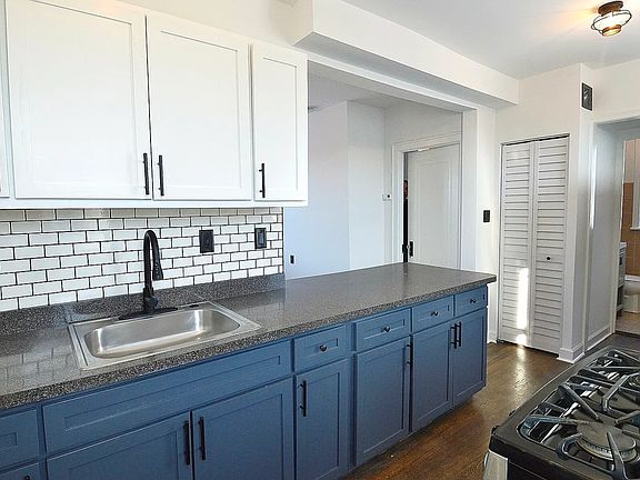2nd image of 3755 W Le Moyne St #3