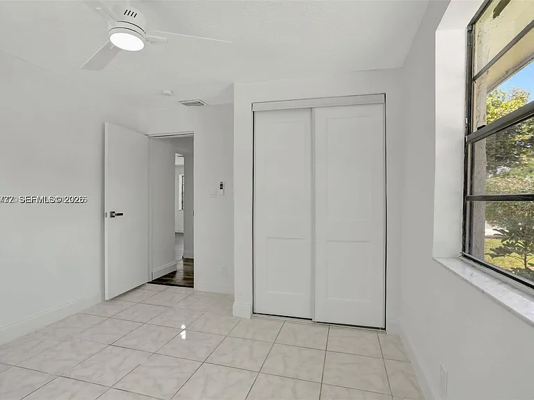 2701 NW 18th Ter — Photo 14