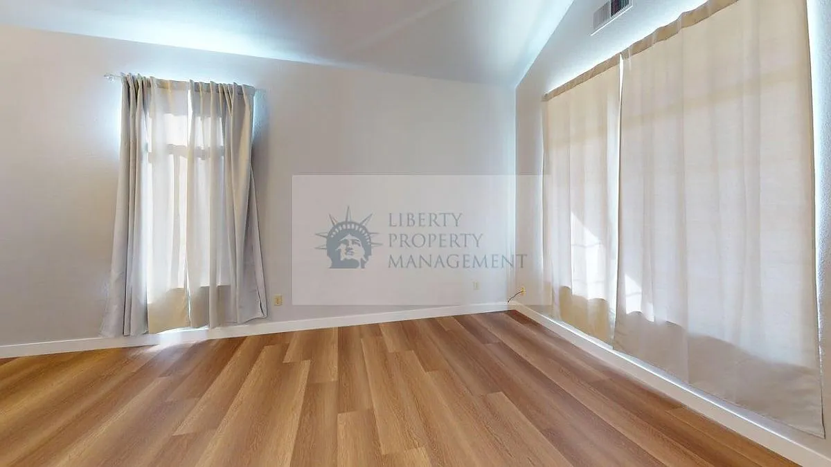 4 bed, 1586 sqft, $2,295 — Photo 4