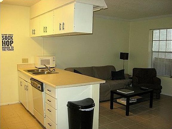 4th image of 910 Duncan Ln APT 11