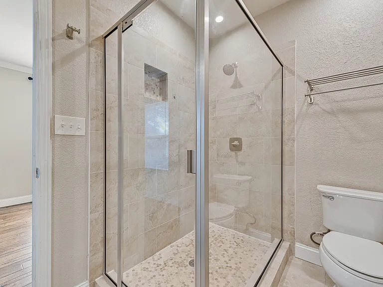 811 Kidd Springs Dr — Photo 18