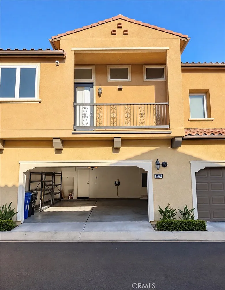 2 bed, 1350 sqft, $3,700 — Photo 4