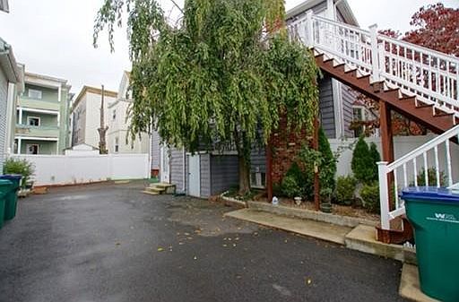 5th image of 240 Eastern Ave