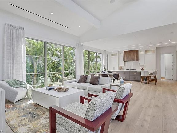 4th image of 3724 Grove CIR