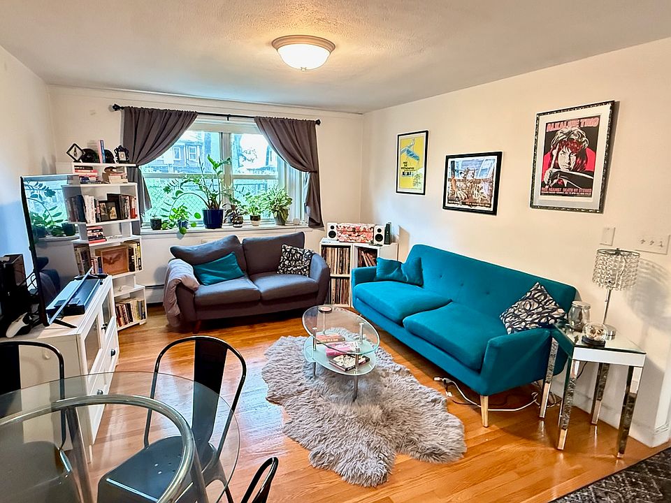 1st image of 12 Commonwealth Ct APT 8