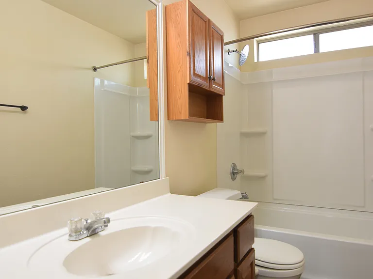 300 Curtis Dr — Photo 20